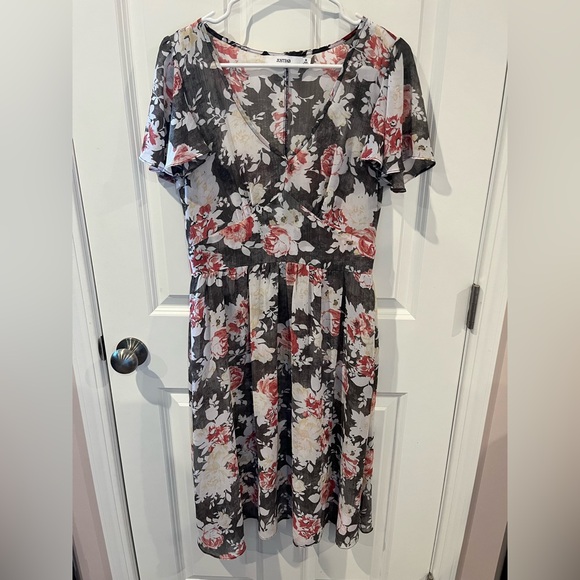 JustFab Dresses & Skirts - JustFab Grey Floral Midi Dress Size Medium